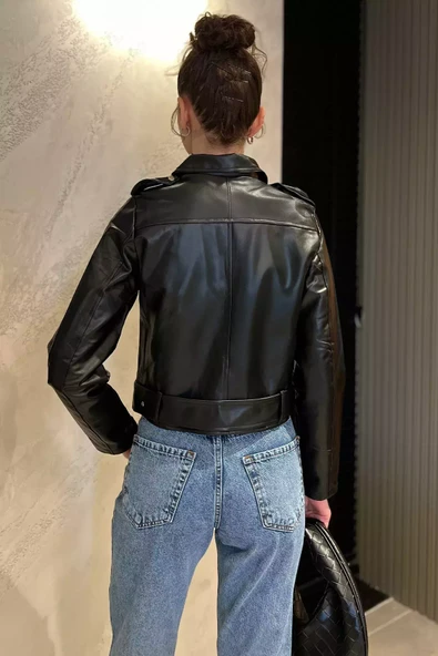 Siyah Kadın Kemer Detaylı Fermuarlı Crop Top Suni Deri Ceket - 4