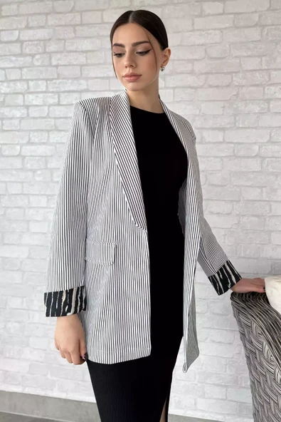 Beyaz Kadın Çizgili Kol Detaylı Blazer Ceket