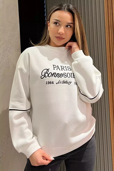 Beyaz Kadın Üç İplik Şardonlu Nakışlı Sweatshirt - 1
