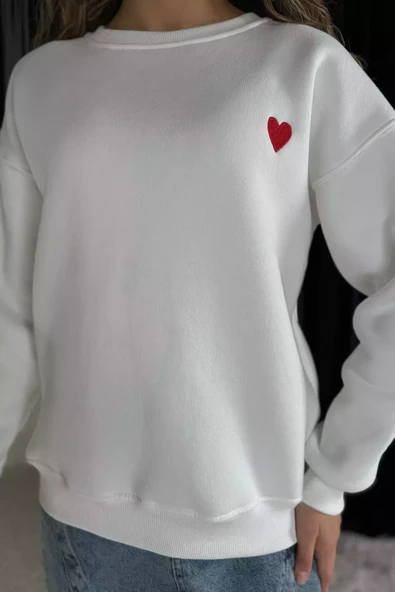 Beyaz Kadın Bisiklet Yaka Kalp Nakışlı Şardonlu Sweatshirt - 3