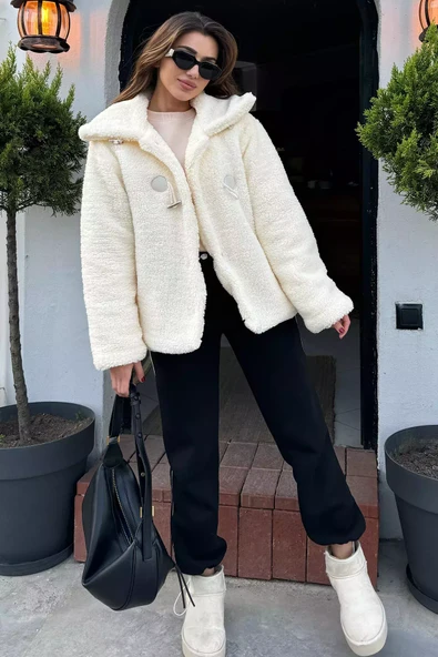 Krem Kadın Çoban Düğmeli Astarlı Peluş Mont - 2