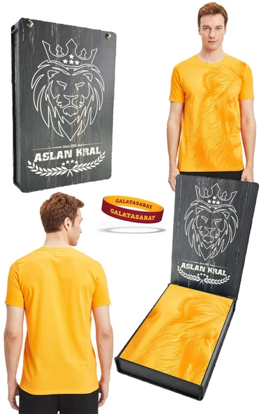 Galatasaray Orijinal Lisanslı Aslan Baskılı Sarı T-Shirt + Bileklik Set Hediyelik Ahşap Kutulu ürün görseli