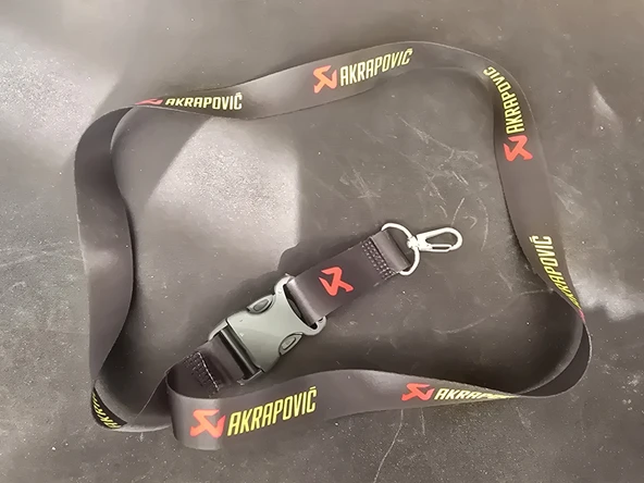 İndispensableyl Akrapoviç boyunluk Anahtarlığı ürün görseli