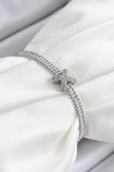 Pirinç Zirkon Taşlı X Detaylı Su Yolu Model Gümüş Renk Asansörlü Kadın Bileklik ürün görseli 1