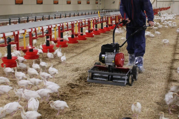 Pubert Aelavia 30B Çim Ve Kümes Havalandırma Makinası - 2