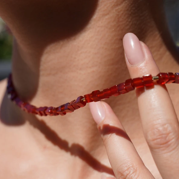 14 Ayar Altın Kaplama Doğal Küp Şekilli Garnet Taşı  Gümüş Kolye  - NS00101 - Resim 2