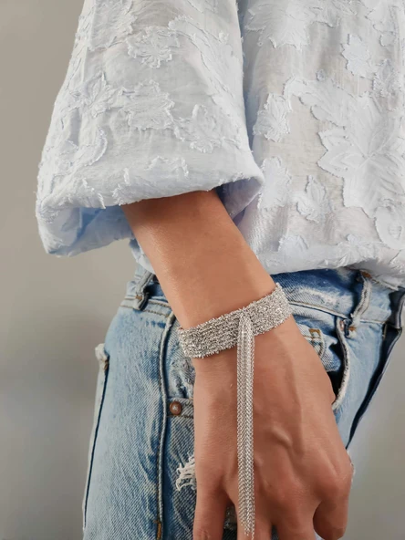 Arı Model Turkuaz Zirkon Taşlı Kuyum İşçiliğinde Zincir Sallantılı Küpe