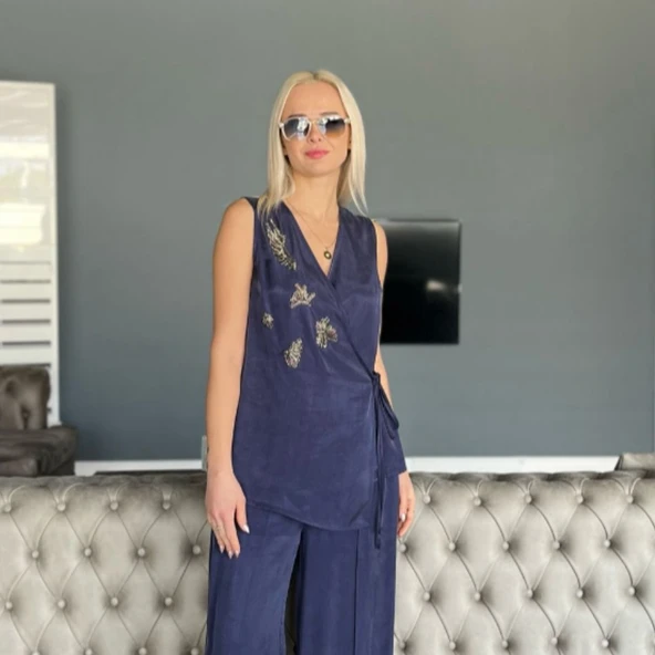 CUPRA KUMAŞ NAKIŞLI KRUVAZE YAKA BLUZ - Resim 3