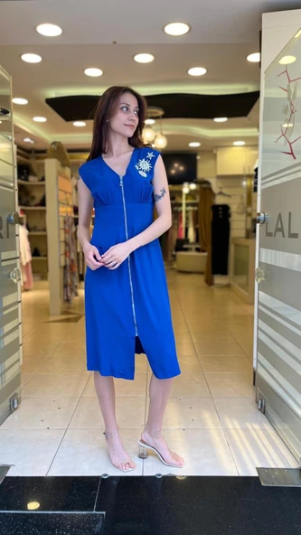 YAKASI TAŞ DETAYLI MİDİ BOY ELBİSE - Resim 5