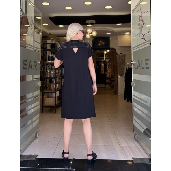 YILDIZ TAŞ BASKILI ÇİZGİ VE PAYET GARNİLİ ELBİSE - Resim 4