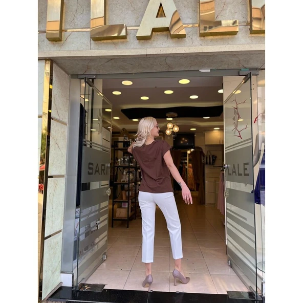 ÇİÇEK BASKI DETAYLI TİŞÖRT - Resim 8