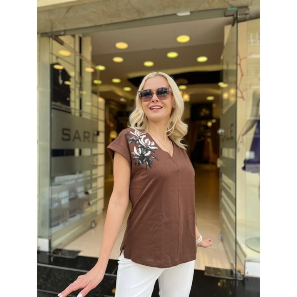 ÇİÇEK BASKI DETAYLI TİŞÖRT - Resim 7