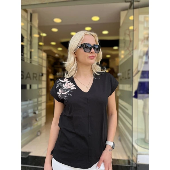 ÇİÇEK BASKI DETAYLI TİŞÖRT - Resim 4