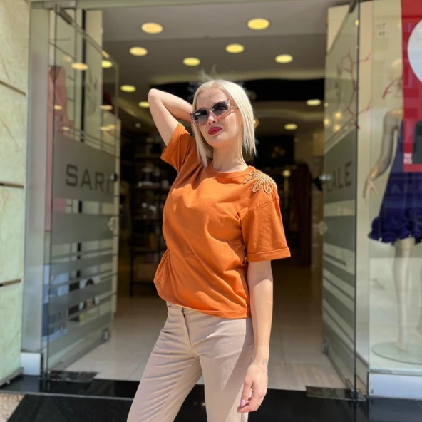 ÇİÇEK NAKIŞLI TİŞÖRT - Resim 3