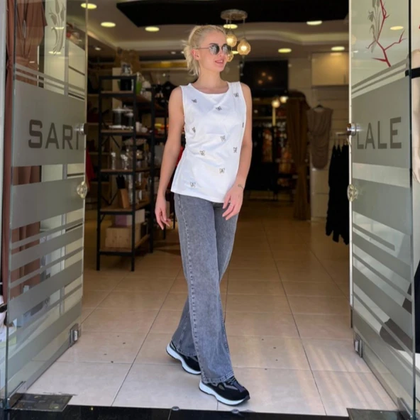 ASİMETRİK KESİM KELEBEK BONCUK NAKIŞLI TİŞÖRT ürün görseli 1