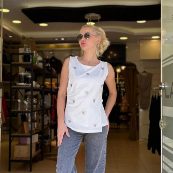 ASİMETRİK KESİM KELEBEK BONCUK NAKIŞLI TİŞÖRT - Resim 3