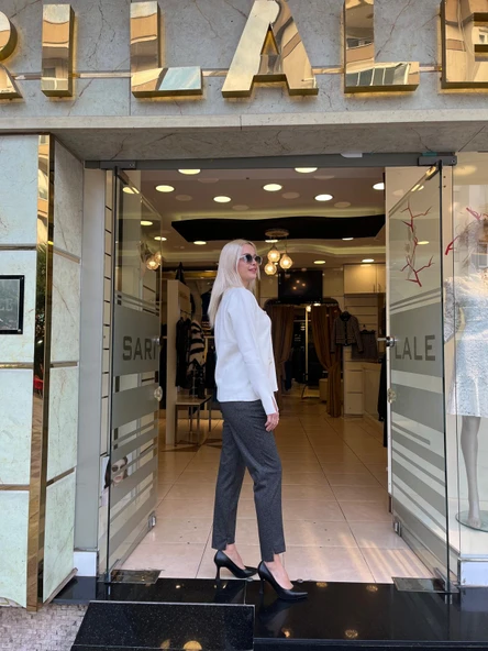 FERMUAR DETAYLI TRİKO HIRKA