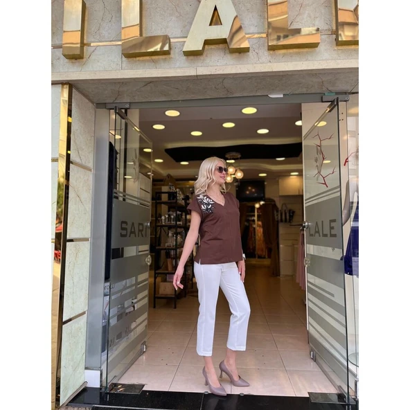 ÇİÇEK BASKI DETAYLI TİŞÖRT - Resim 3