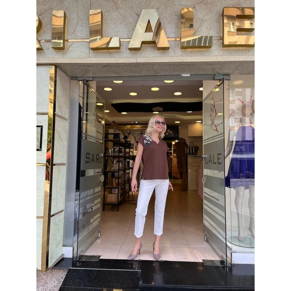 ÇİÇEK BASKI DETAYLI TİŞÖRT - Resim 5