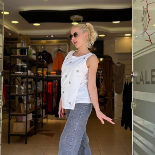 ASİMETRİK KESİM KELEBEK BONCUK NAKIŞLI TİŞÖRT - Resim 2