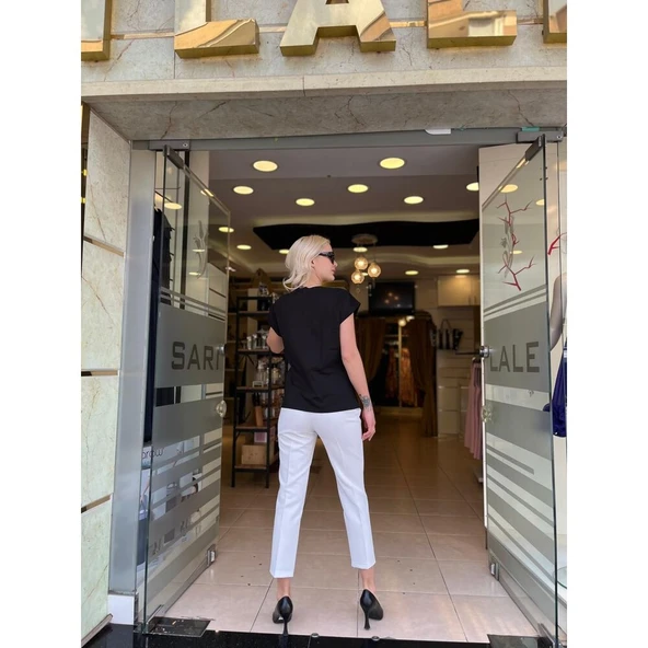 ÇİÇEK BASKI DETAYLI TİŞÖRT - Resim 6