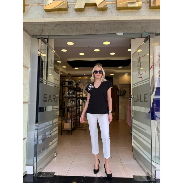 ÇİÇEK BASKI DETAYLI TİŞÖRT - Resim 2