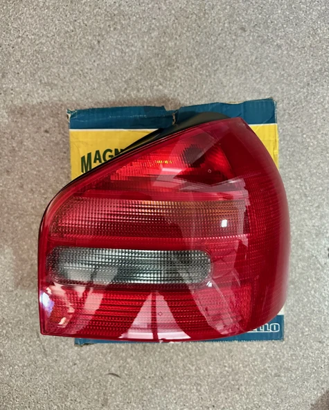 8L0945096A / AUDİ A3 SAĞ STOP LAMBASI 1996-2001 ARASI / MAGNETİ MARELLİ 714029071801 - Resim 3