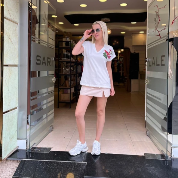 RENKLİ KELEBEK NAKIŞLI TİŞÖRT - Resim 4