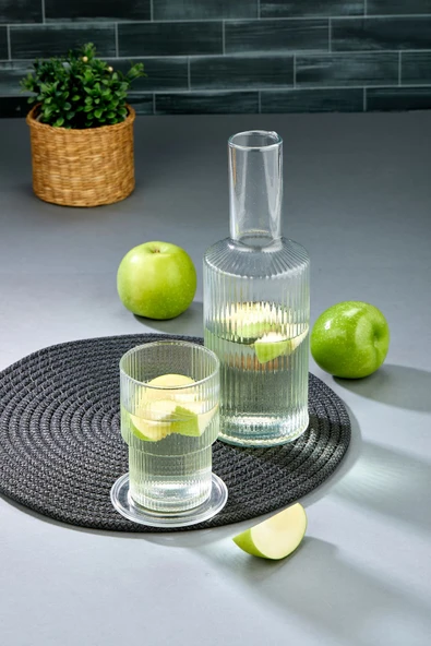 Eynel 850 ml Plastik Lüks Bardaklı Şeffaf Başucu Sürahisi Karaf ve Bardak Seti Origami Stil