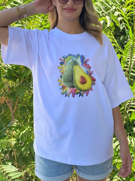 Kadın Beyaz Renkli Avokado Baskılı Oversize Tişört – Yazlık Rahat Kesim, %100 Pamuk ürün görseli