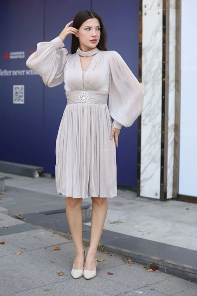 Aksesuar Detaylı Diz Boyu Abiye Elbise 2352-Bej - Resim 3