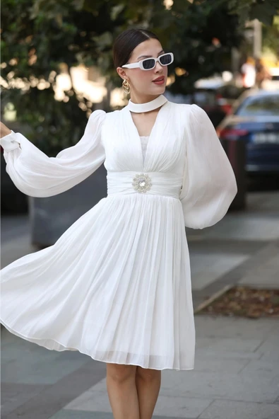 Aksesuar Detaylı Diz Boyu Abiye Elbise 2352-Beyaz - Resim 3