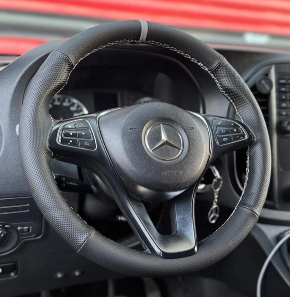 DİKİŞLİ DİREKSİYON KILIFI SİYAH DERİ NOKTALI DERİ GRİ YÜZÜK GRİ DİKİŞLİ FOTOĞRAFTAKİ SPRİNTER ürün görseli