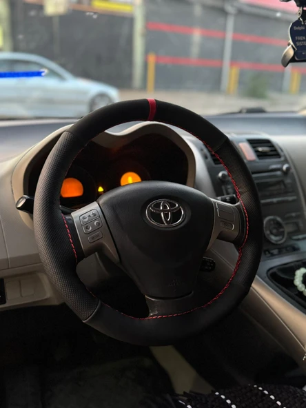 DİKİŞLİ DİREKSİYON KILIFI NOKTALI DERİ NUBUK DERİ KIRMIZI YÜZÜK / DİKİŞLİ TOYOTA AURİS İÇİN - 1
