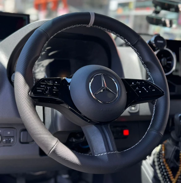 DİKİŞLİ DİREKSİYON KILIFI SİYAH DERİ NOKTALI DERİ GRİ YÜZÜK GRİ DİKİŞ MERCEDES SPRİNTER İÇİN - 1