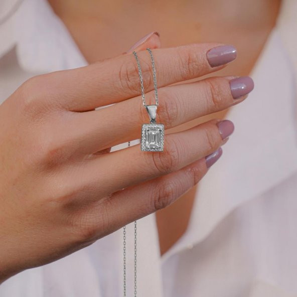 Büyük Baget Taşlı 925 Ayar Gümüş Kadın Kolye ürün görseli