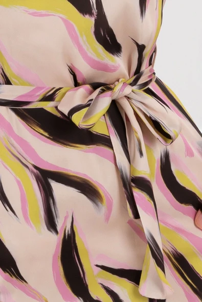 BEJ ELBİSE PEMBE SARI SİYAH RENKLERDE KARIŞIK DESENLİ UZUN KOLLU BELDEN KUŞAKLI - Resim 5