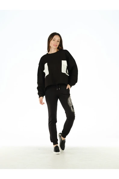 Siyah Beyaz Cepli Içi Polarlı Sweatshırt ürün görseli