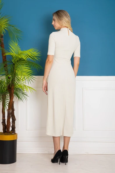 KREM YUVARLAK YAKA ÜSTE OTURAN FİTİLLİ MİDİ BOY ELBİSE - Resim 7