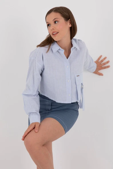 MAVİ  ÇİZGİLİ CROP GÖMLEK CEP DETAYLI - Resim 4