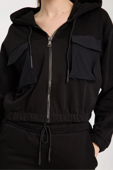 EŞOFMAN TAKIMI ALT ÜST SİYAH ÜST PARÇA FERMUARLI ALT PARÇA KARGO CEPLİ ÜST PARÇA KAPİŞONLU - Resim 5