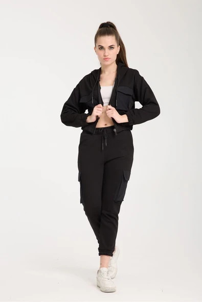 EŞOFMAN TAKIMI ALT ÜST SİYAH ÜST PARÇA FERMUARLI ALT PARÇA KARGO CEPLİ ÜST PARÇA KAPİŞONLU ürün görseli 1