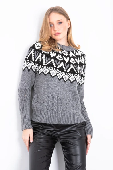 GRİ RENK SİYAH BEYAZ DESENLİ YARIM BALIKÇI ÖNÜ ÖRGÜLÜ KAZAK - 4