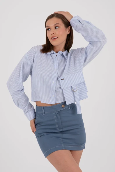 MAVİ  ÇİZGİLİ CROP GÖMLEK CEP DETAYLI ürün görseli