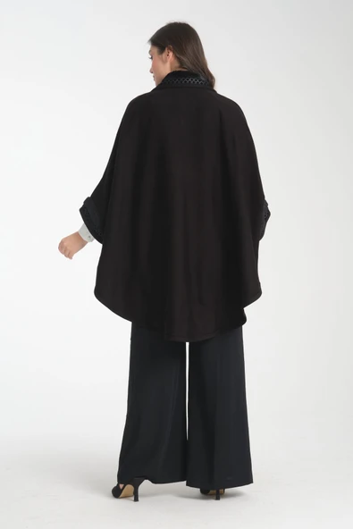 PANÇO SİYAH RENK KOL VE YAKADA KÜRK DETAYLAR - Resim 3