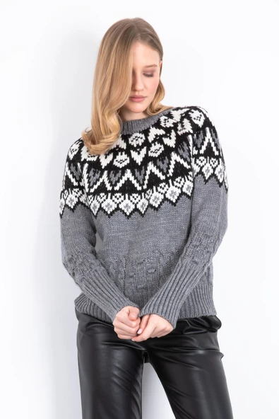 GRİ RENK SİYAH BEYAZ DESENLİ YARIM BALIKÇI ÖNÜ ÖRGÜLÜ KAZAK - 6