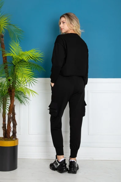 EŞOFMAN TAKIMI ALT ÜST SİYAH ÜST PARCA BASKILI YAKASI ESKİTİLMİŞ BELİ DİKİŞSİZ ALT PARÇA KARGO CEPLİ - Resim 2