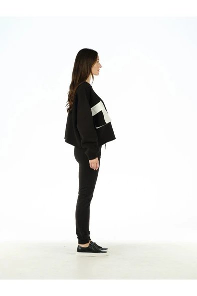 Siyah Beyaz Cepli Içi Polarlı Sweatshırt - Resim 4