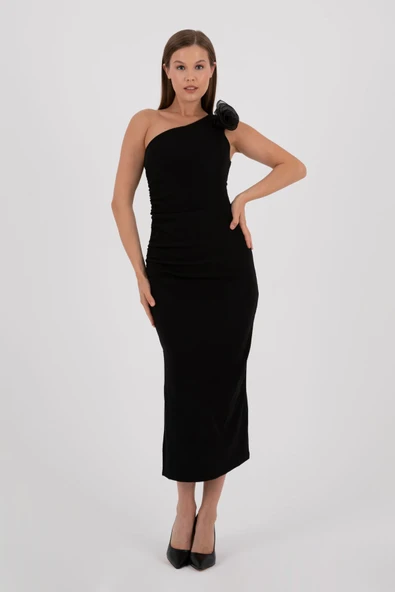 SİYAH TEK OMUZLU ÇİÇEK DETAYLI YIRTMAÇLI KUMAŞ ELBİSE - Resim 6