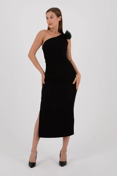 SİYAH TEK OMUZLU ÇİÇEK DETAYLI YIRTMAÇLI KUMAŞ ELBİSE - Resim 7